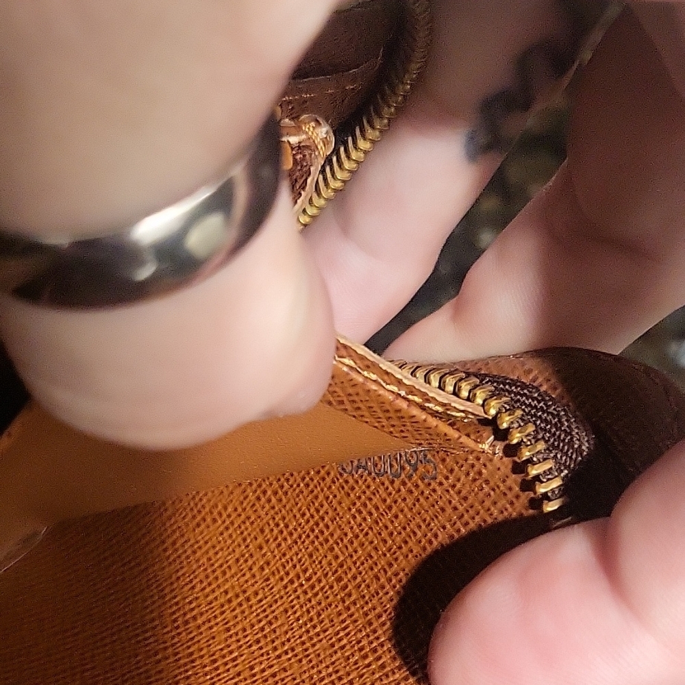 Louis Vuitton Brown and Gold Monogram Clutch - Picture 9 of 11